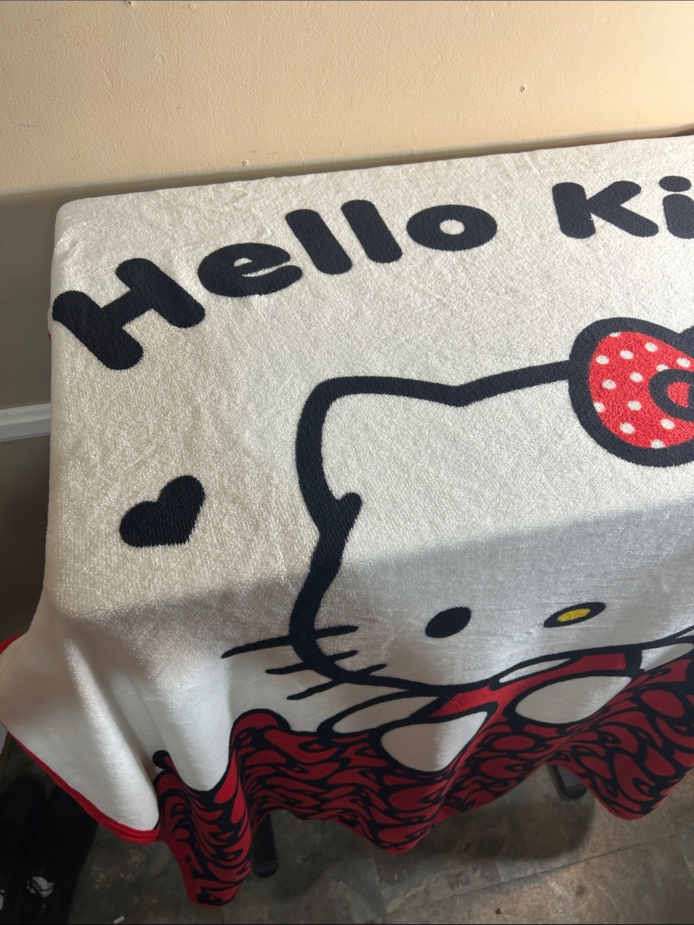 Hello Kitty 56”x42” Throw Blanket - Picture 4 of 7